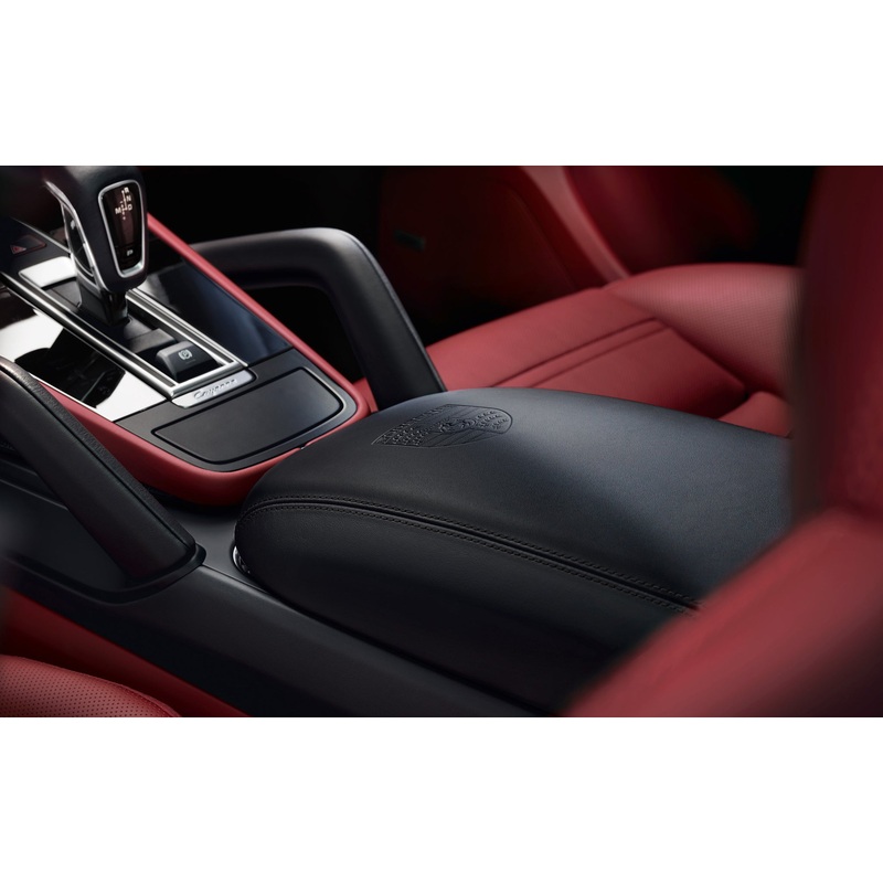 Center console armrest with Porsche Crest