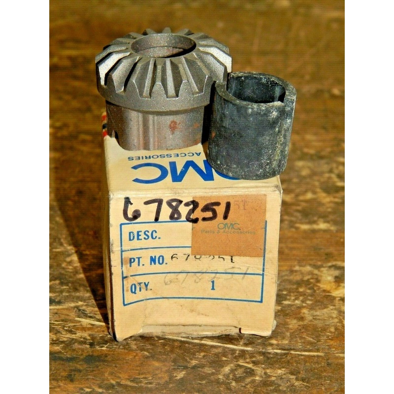 Genuine OEM Lawn-Boy Toro OMC Part 678251 Gear & Sleeve