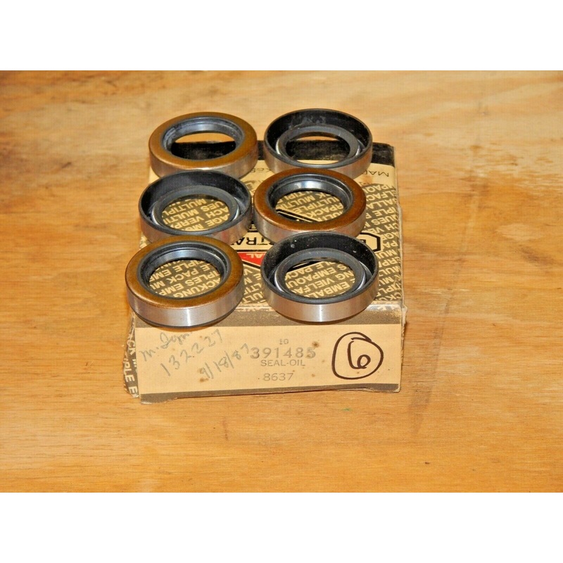 Genuine Briggs & Stratton 391485 Oil Seal OEM (6/13.99)