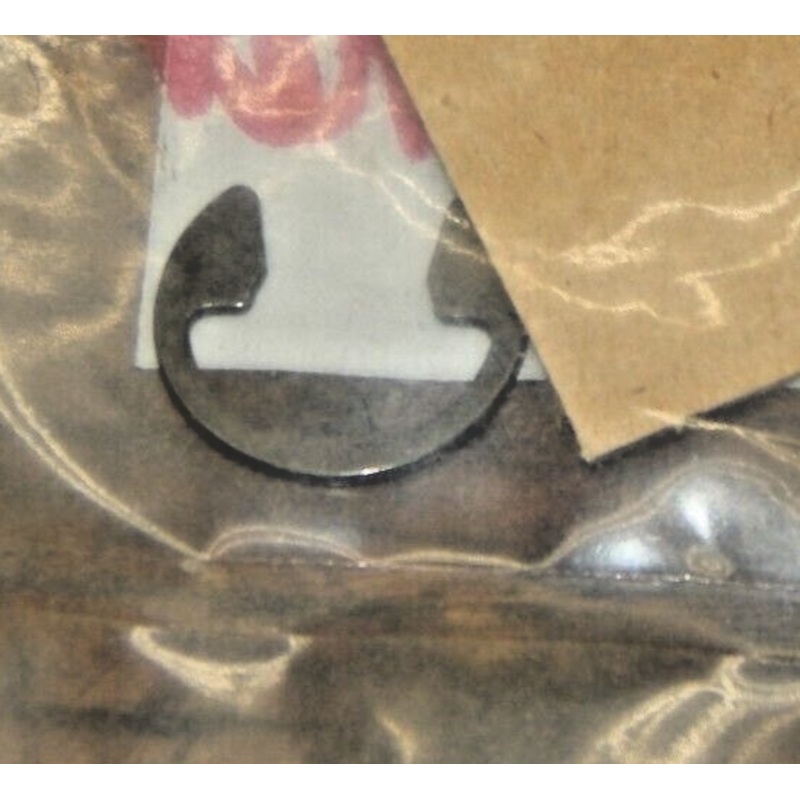 Genuine Wisconsin Clip Dog Retainer 27-525-012-0